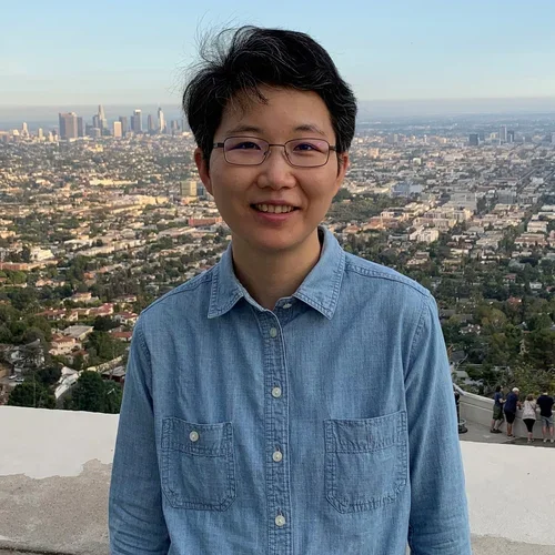 Headshot of Ruizhu Lin